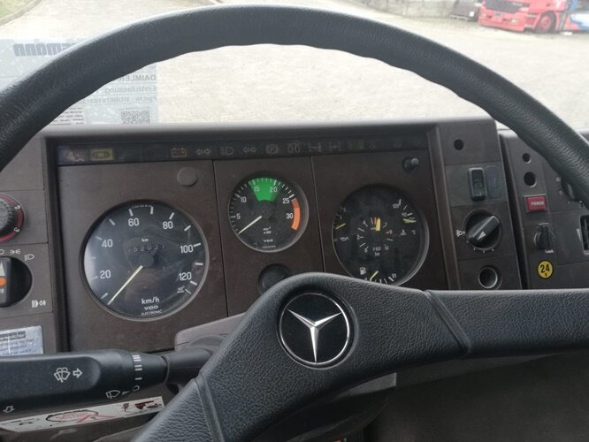 Mercedes-Benz 917 AF 4x4 Doka 917 AF 4x4 Doka - Грузовик с закрытым кузовом: фото 3 Mercedes-Benz 917 AF 4x4 Doka 917 AF 4x4 Doka - Грузовик с закрытым кузовом: фото 3