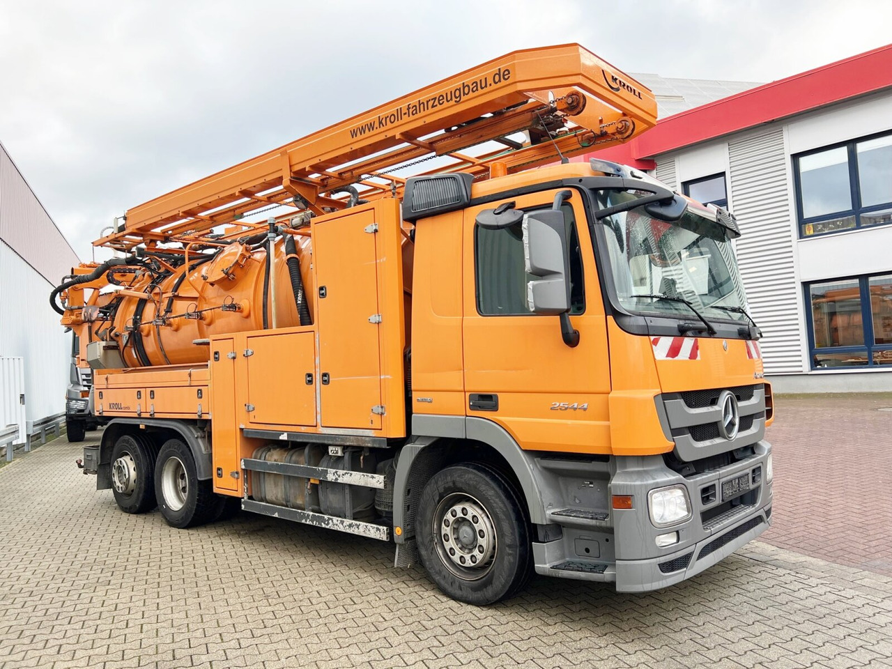 Ассенизатор Mercedes-Benz Actros 2544 L 6x2 Actros 2544 L 6x2, Lenkachse, Kroll Saug-/Spülwagen ca. 12m³, Funk: фото 9