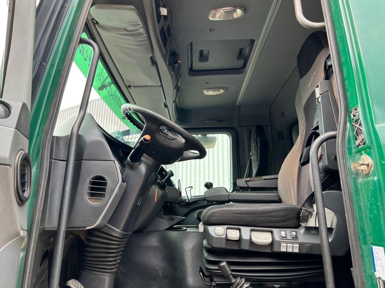 Фото интерьера 1: Самосвал Mercedes-Benz Actros 2644/48 K 6x4 Actros 2644/48 K 6x4, Stahlmulde ca. 14m³