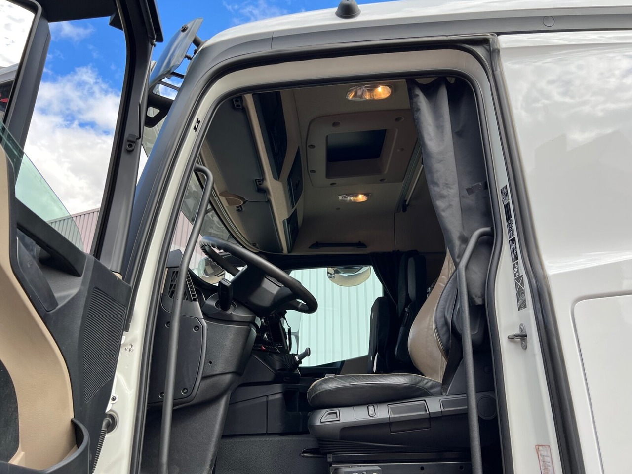 Mercedes-Benz Actros 3551 L 8x2/4 Actros 3551 L 8x2/4, Vorlauflenkachse, Doppelbereifte Nachlaufliftachse - Грузовик-шасси: фото 2 Mercedes-Benz Actros 3551 L 8x2/4 Actros 3551 L 8x2/4, Vorlauflenkachse, Doppelbereifte Nachlaufliftachse - Грузовик-шасси: фото 2