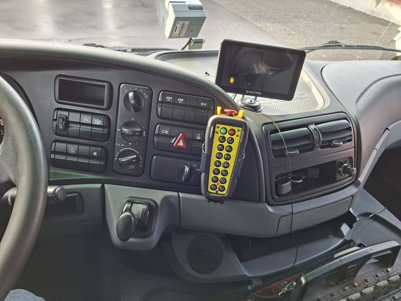 Mercedes-Benz Actros 4146 K 8x4/4 Actros 4146 K 8x4/4, Retarder, Kran Hiab XS 477 E-7 HiPro, Bj. 2010, Flyjib, Seilwinde, Funk - Крюковой мультилифт, Автоманипулятор: фото 5 Mercedes-Benz Actros 4146 K 8x4/4 Actros 4146 K 8x4/4, Retarder, Kran Hiab XS 477 E-7 HiPro, Bj. 2010, Flyjib, Seilwinde, Funk - Крюковой мультилифт, Автоманипулятор: фото 5