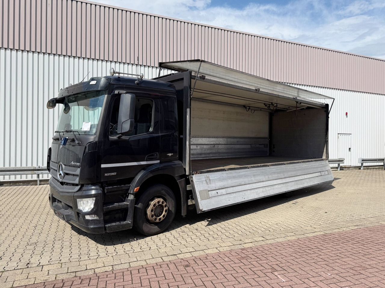 Mercedes-Benz Antos 1836 L 4x2 Antos 1836 L 4x2, Getränkekoffer, LBW Dautel - Грузовик с закрытым кузовом: фото 1 Mercedes-Benz Antos 1836 L 4x2 Antos 1836 L 4x2, Getränkekoffer, LBW Dautel - Грузовик с закрытым кузовом: фото 1