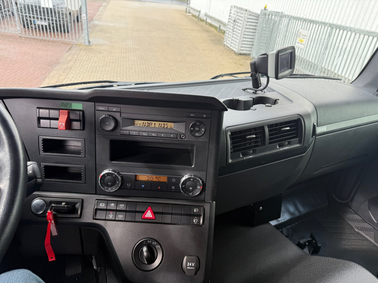 Mercedes-Benz Arocs 1827 A 4x4 Arocs 1827 A 4x4, Ex-! - Грузовик бортовой/ Платформа: фото 2 Mercedes-Benz Arocs 1827 A 4x4 Arocs 1827 A 4x4, Ex-! - Грузовик бортовой/ Платформа: фото 2