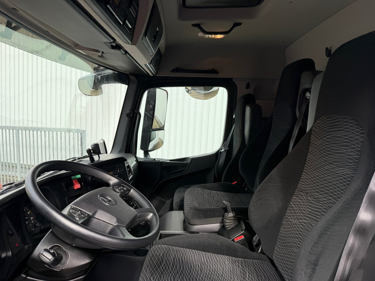 Mercedes-Benz Arocs 1827 A 4x4 Arocs 1827 A 4x4, Ex-! - Грузовик бортовой/ Платформа: фото 2 Mercedes-Benz Arocs 1827 A 4x4 Arocs 1827 A 4x4, Ex-! - Грузовик бортовой/ Платформа: фото 2