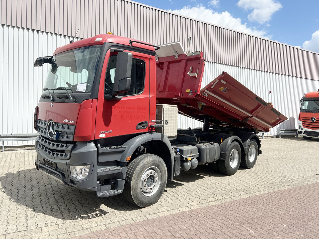 Mercedes-Benz Arocs 2635/40 K 6x4 Arocs 2635/40 K 6x4, Bordmatik links - Самосвал: фото 1 Mercedes-Benz Arocs 2635/40 K 6x4 Arocs 2635/40 K 6x4, Bordmatik links - Самосвал: фото 1