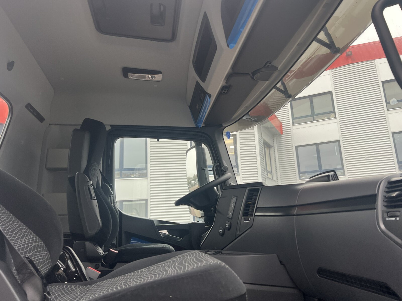 Новый Самосвал Mercedes-Benz Arocs 2645 K 6x4 Arocs 2645 K 6x4, MultimediaCockpit, Bordmatik links: фото 7 Новый Самосвал Mercedes-Benz Arocs 2645 K 6x4 Arocs 2645 K 6x4, MultimediaCockpit, Bordmatik links: фото 7