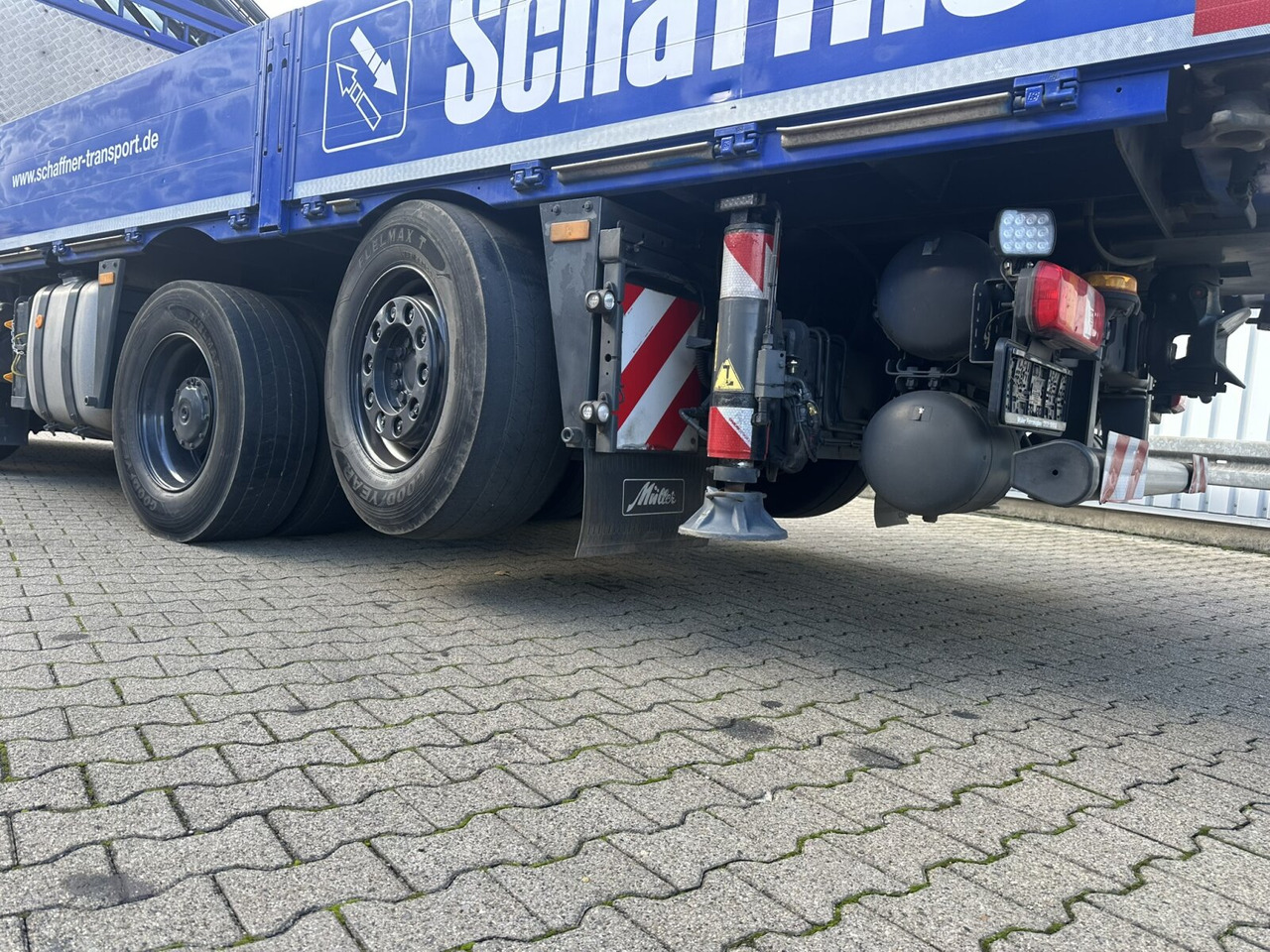 Mercedes-Benz Arocs 3245 L 8x2/6 Arocs 3245 L 8x2/6, Kran Fassi F 545 RA 2.26 XE, Jib, Funk, 29,7 m - 400 kg - Автоманипулятор, Грузовик бортовой/ Платформа: фото 4 Mercedes-Benz Arocs 3245 L 8x2/6 Arocs 3245 L 8x2/6, Kran Fassi F 545 RA 2.26 XE, Jib, Funk, 29,7 m - 400 kg - Автоманипулятор, Грузовик бортовой/ Платформа: фото 4