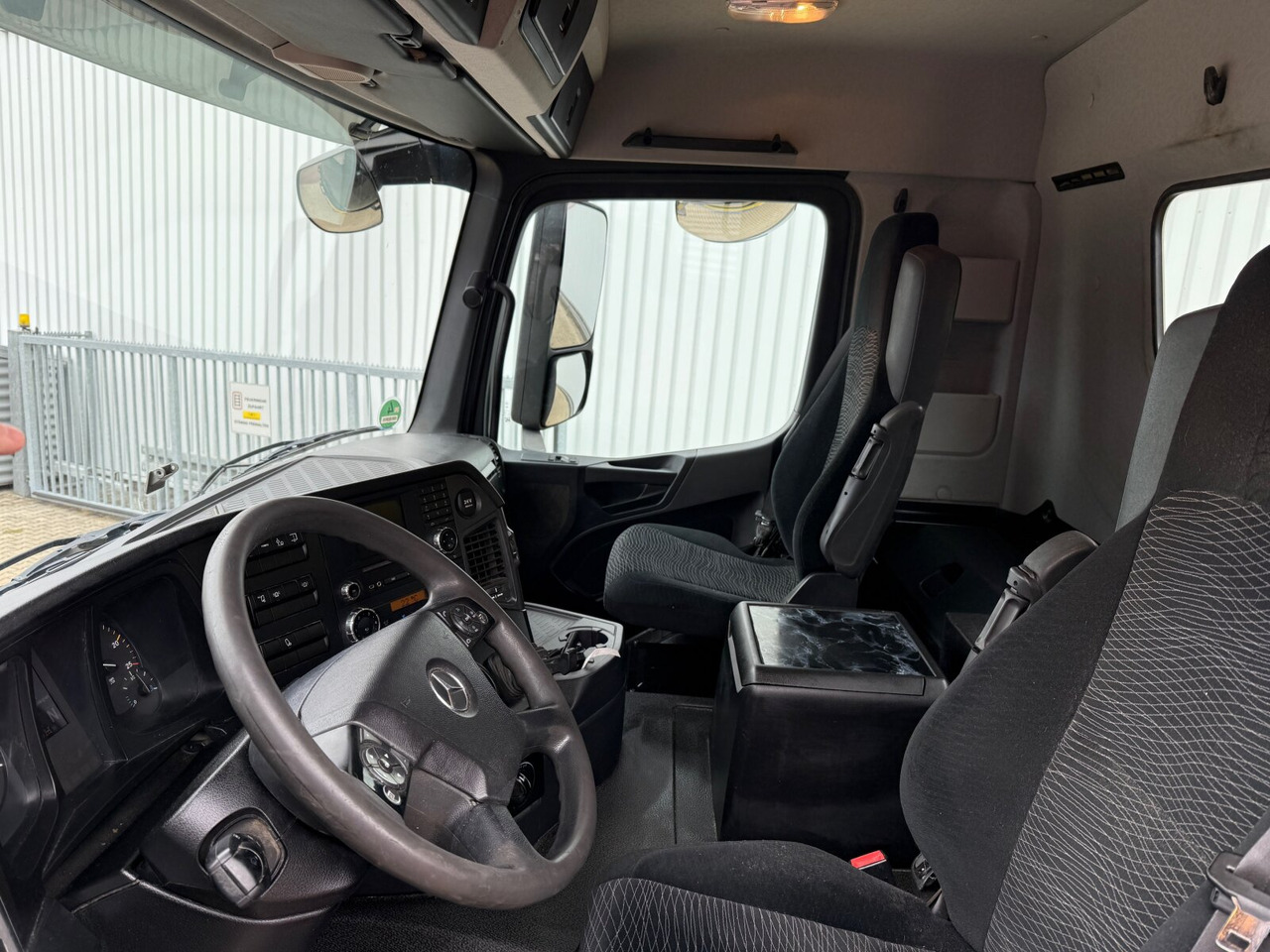 Mercedes-Benz Arocs 3363 K 6x4 Arocs 3363 K 6x4, Grounder, Turbo-Retarder-Kupplung - Крюковой мультилифт: фото 5 Mercedes-Benz Arocs 3363 K 6x4 Arocs 3363 K 6x4, Grounder, Turbo-Retarder-Kupplung - Крюковой мультилифт: фото 5