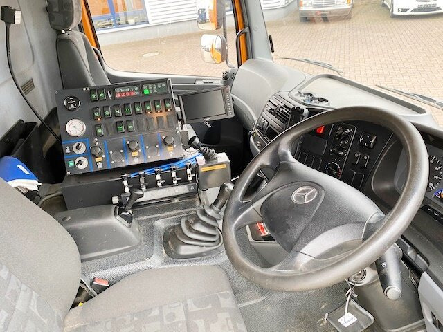 Mercedes-Benz Atego 1324 4x2 Atego 1324 4x2, Kehrmaschine Explorer 8 - Подметально-уборочная машина: фото 2 Mercedes-Benz Atego 1324 4x2 Atego 1324 4x2, Kehrmaschine Explorer 8 - Подметально-уборочная машина: фото 2