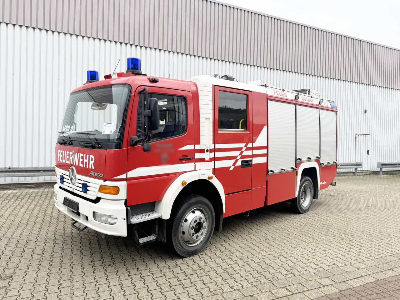 Mercedes-Benz Atego 1325 4x4, LF 16/12 Atego 1325 4x4, 8+1 Sitze, LF 16/12 - Машина скорой помощи: фото 1 Mercedes-Benz Atego 1325 4x4, LF 16/12 Atego 1325 4x4, 8+1 Sitze, LF 16/12 - Машина скорой помощи: фото 1