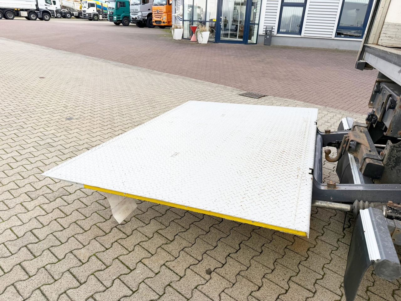 Mercedes-Benz Atego 1330 4x4 Atego 1330 4x4, Iso-Koffer mit Heizung, LBW - Грузовик с закрытым кузовом: фото 2 Mercedes-Benz Atego 1330 4x4 Atego 1330 4x4, Iso-Koffer mit Heizung, LBW - Грузовик с закрытым кузовом: фото 2