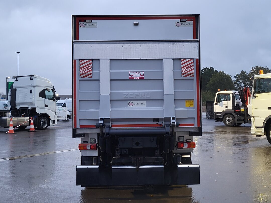 Грузовик с закрытым кузовом Mercedes-Benz Atego 1330 4x4 Atego 1330 4x4, Iso-Koffer mit Heizung und LBW: фото 12 Грузовик с закрытым кузовом Mercedes-Benz Atego 1330 4x4 Atego 1330 4x4, Iso-Koffer mit Heizung und LBW: фото 12