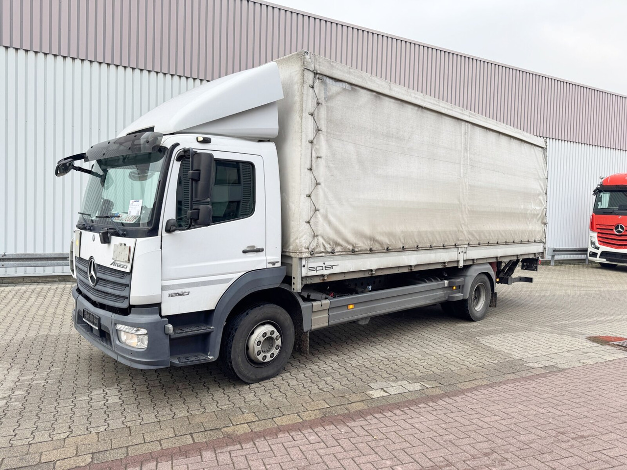 Mercedes-Benz Atego 1530 L 4x2 Atego 1530 L 4x2 mit LBW Dhollandia - Грузовик бортовой/ Платформа: фото 1 Mercedes-Benz Atego 1530 L 4x2 Atego 1530 L 4x2 mit LBW Dhollandia - Грузовик бортовой/ Платформа: фото 1