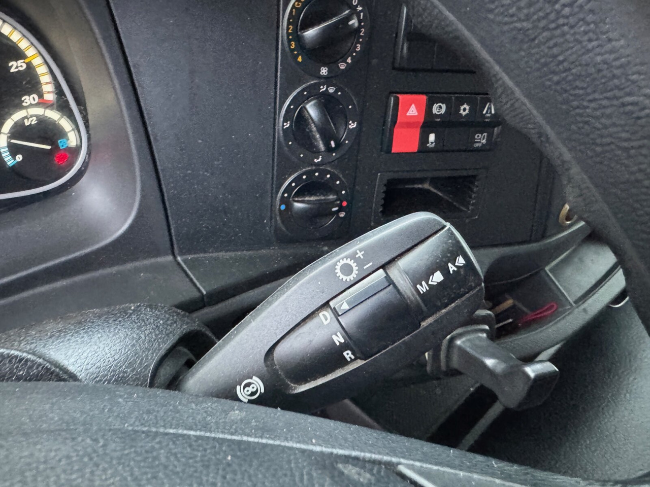 Mercedes-Benz Atego 1530 L 4x2 Atego 1530 L 4x2 mit LBW Dhollandia - Грузовик бортовой/ Платформа: фото 5 Mercedes-Benz Atego 1530 L 4x2 Atego 1530 L 4x2 mit LBW Dhollandia - Грузовик бортовой/ Платформа: фото 5