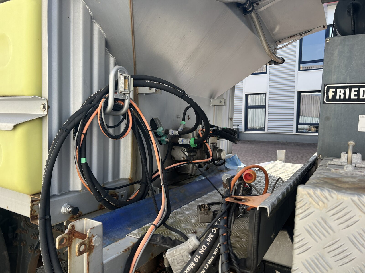 Грузовик-шасси Mercedes-Benz Atego 1828 L 4x2 Atego 1828 L 4x2,Rechtslenker, Winterdienstplatte: фото 12 Грузовик-шасси Mercedes-Benz Atego 1828 L 4x2 Atego 1828 L 4x2,Rechtslenker, Winterdienstplatte: фото 12