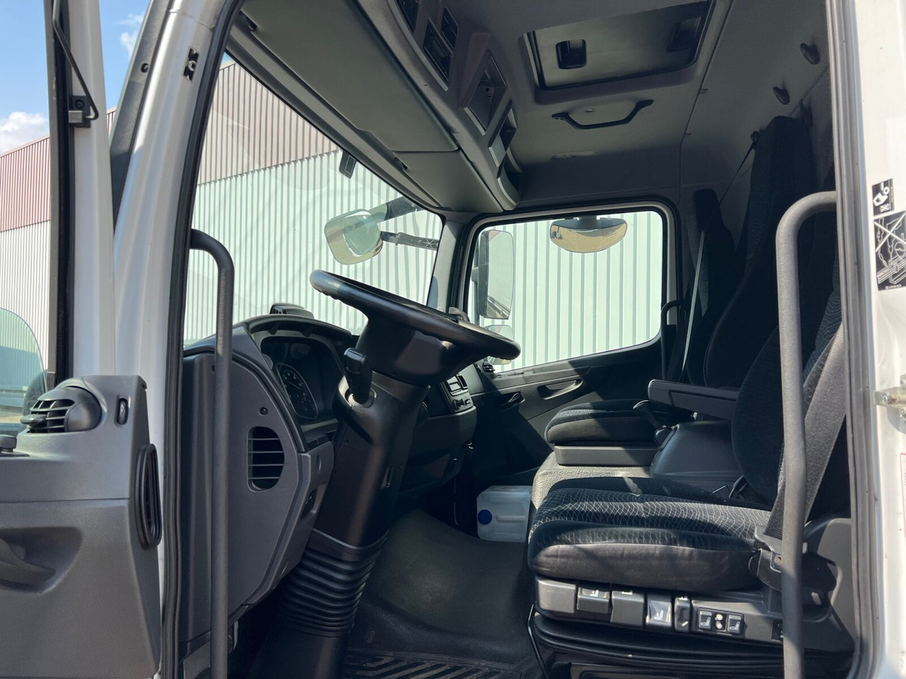 Mercedes-Benz Atego 818/23 L 4x2 Atego 818/23 L 4x2 mit Sörensen LBW - Тентованный грузовик: фото 3 Mercedes-Benz Atego 818/23 L 4x2 Atego 818/23 L 4x2 mit Sörensen LBW - Тентованный грузовик: фото 3