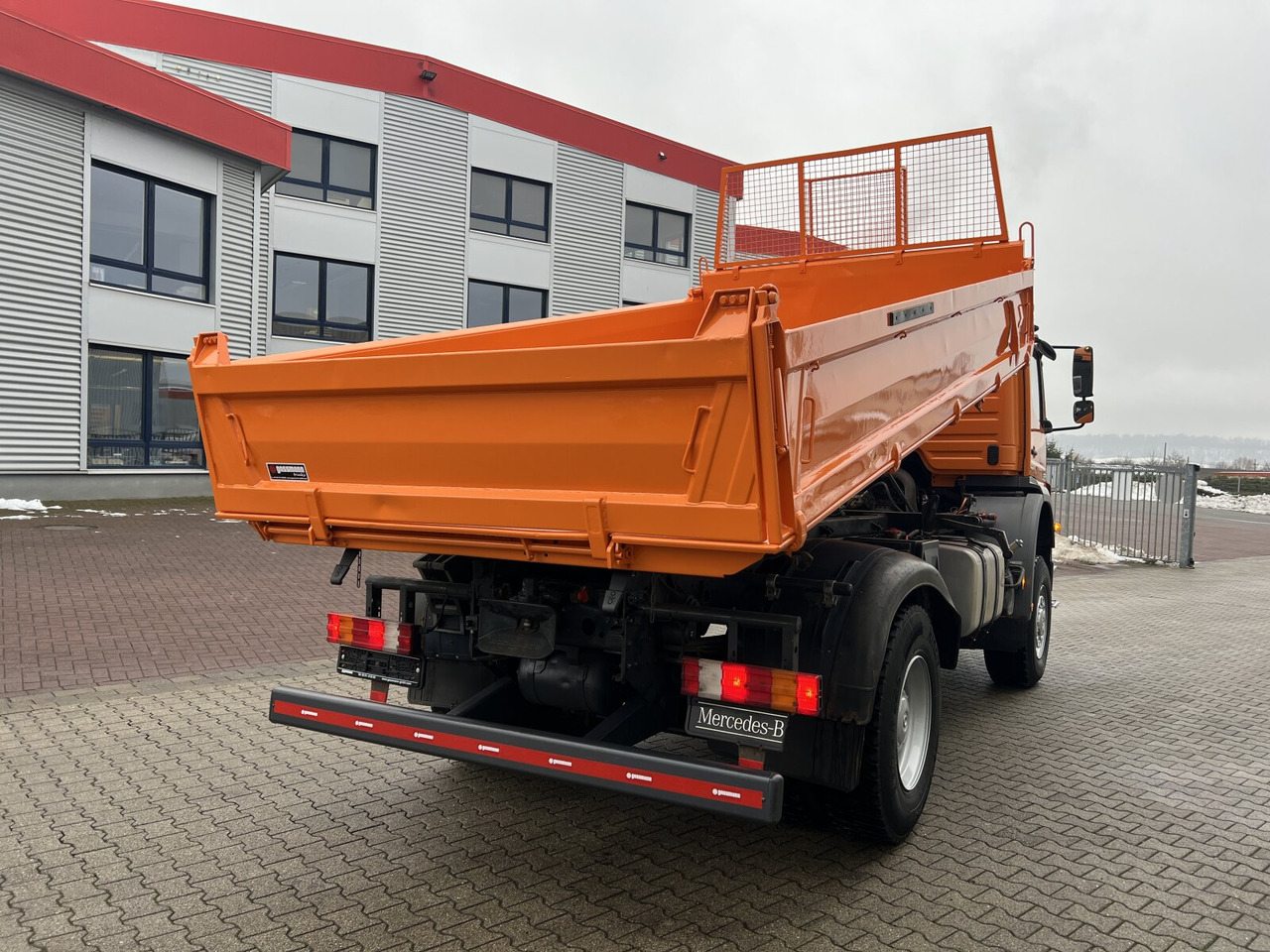 Фото интерьера 2: Mercedes-Benz Axor 1833 AK 4x4 Axor 1833 AK 4x4, Winterdienstausstattung в лизинг Mercedes-Benz Axor 1833 AK 4x4 Axor 1833 AK 4x4, Winterdienstausstattung