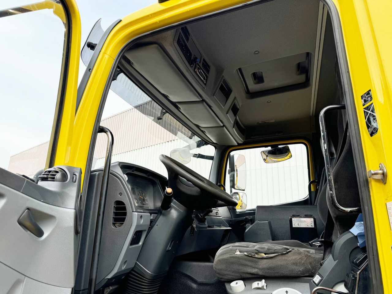 Mercedes-Benz Axor 1833 K 4x2 Axor 1833 K 4x2, Gergen TAK 20 Tele-Absetzer - Портальный бункеровоз: фото 3 Mercedes-Benz Axor 1833 K 4x2 Axor 1833 K 4x2, Gergen TAK 20 Tele-Absetzer - Портальный бункеровоз: фото 3