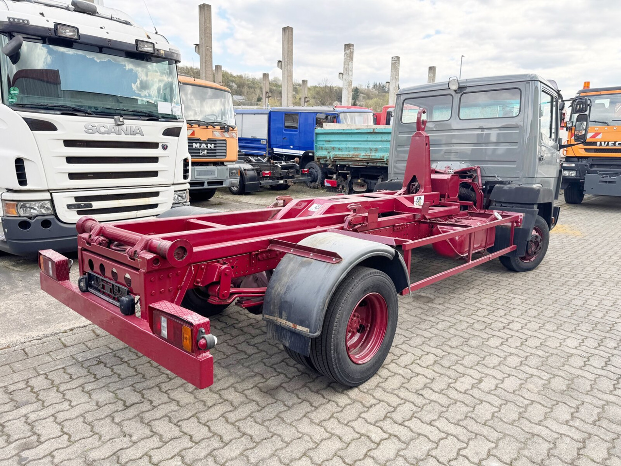 Mercedes-Benz LK 814 4x2 LK 814 4x2, 6-Zylinder, City-Abroller - Крюковой мультилифт: фото 4 Mercedes-Benz LK 814 4x2 LK 814 4x2, 6-Zylinder, City-Abroller - Крюковой мультилифт: фото 4