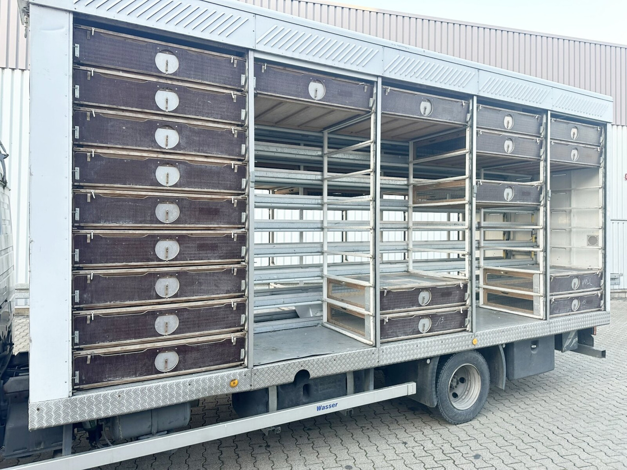 Mercedes-Benz LK 817 4x2 LK 817 4x2, Taubentransporter - Грузовик с закрытым кузовом: фото 4 Mercedes-Benz LK 817 4x2 LK 817 4x2, Taubentransporter - Грузовик с закрытым кузовом: фото 4