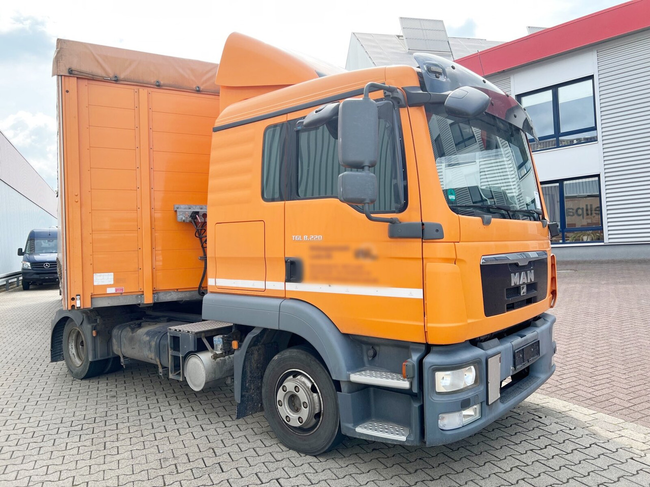 Фото интерьера 1: Тягач MAN TGL 8.220 4X2 BL TGL 8.220 4X2 BL