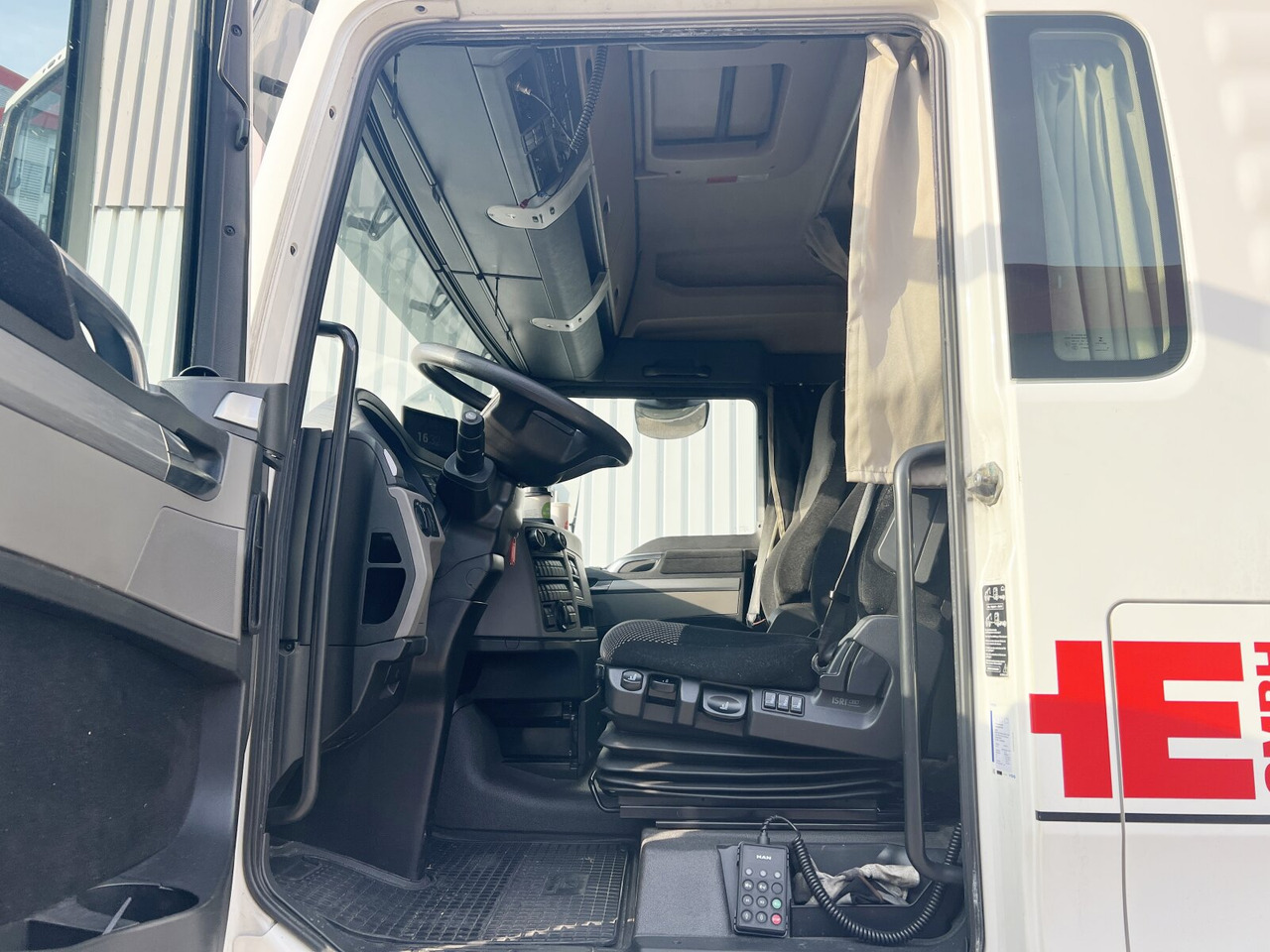 MAN TGX 18.500 4X2 LLS TGX 18.500 4X2 LLS, Retarder, Vollumer - Тягач: фото 4 MAN TGX 18.500 4X2 LLS TGX 18.500 4X2 LLS, Retarder, Vollumer - Тягач: фото 4