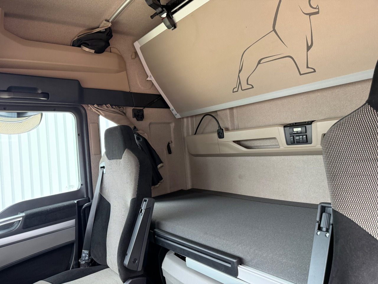 MAN TGX 26.510 6X2/4 BLS TGX 26.510 6X2/4 BLS, Intarder, Vorlauflenk-/lift, Standklima, XXL-Fahrerhaus, 70t - Тягач: фото 5 MAN TGX 26.510 6X2/4 BLS TGX 26.510 6X2/4 BLS, Intarder, Vorlauflenk-/lift, Standklima, XXL-Fahrerhaus, 70t - Тягач: фото 5