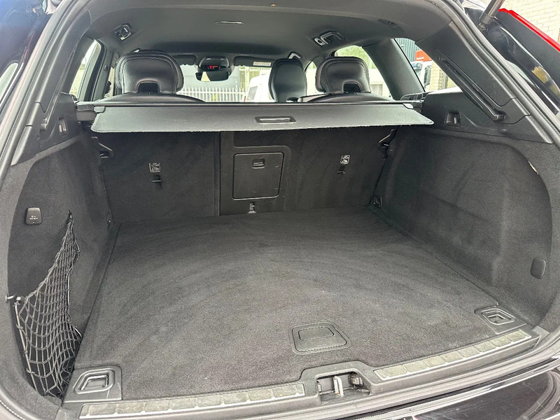 Volvo XC60 D5 AWD + R-DESIGN + ALCANTARA + CAMERA + NAVI - Легковой автомобиль: фото 4 Volvo XC60 D5 AWD + R-DESIGN + ALCANTARA + CAMERA + NAVI - Легковой автомобиль: фото 4