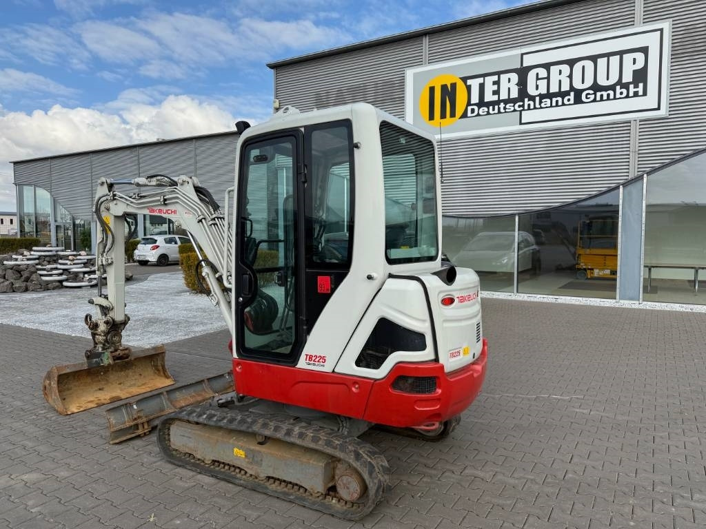 Takeuchi TB 225 V3 - Мини-экскаватор: фото 2 Takeuchi TB 225 V3 - Мини-экскаватор: фото 2