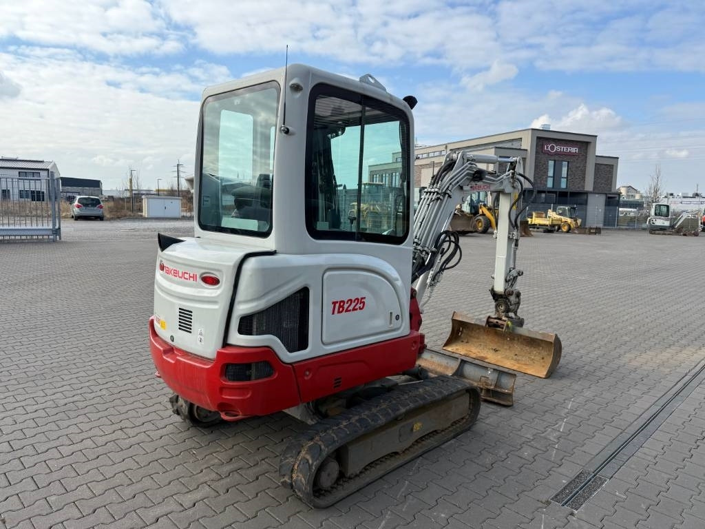 Takeuchi TB 225 V3 - Мини-экскаватор: фото 4 Takeuchi TB 225 V3 - Мини-экскаватор: фото 4