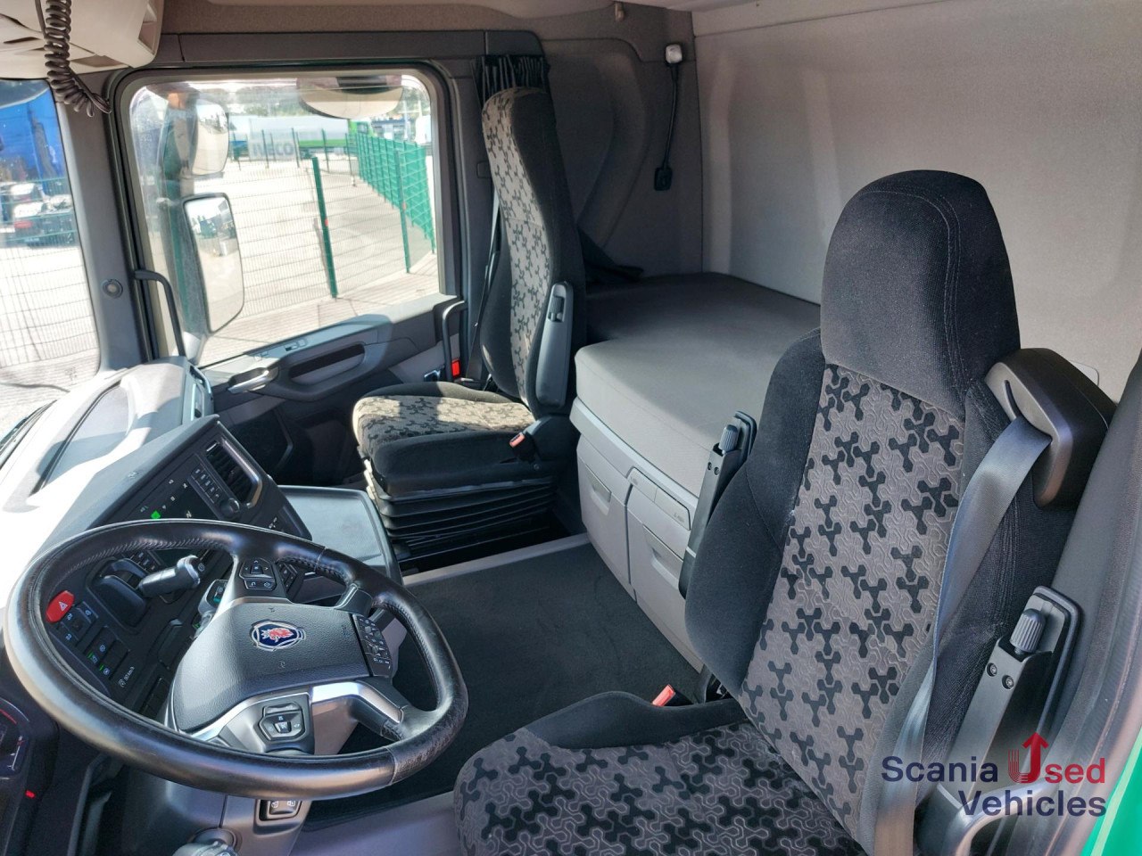 SCANIA R 450 A4x2EB DAB Standklima Mega Jumbo Volumen 2 T - Тягач: фото 2 SCANIA R 450 A4x2EB DAB Standklima Mega Jumbo Volumen 2 T - Тягач: фото 2