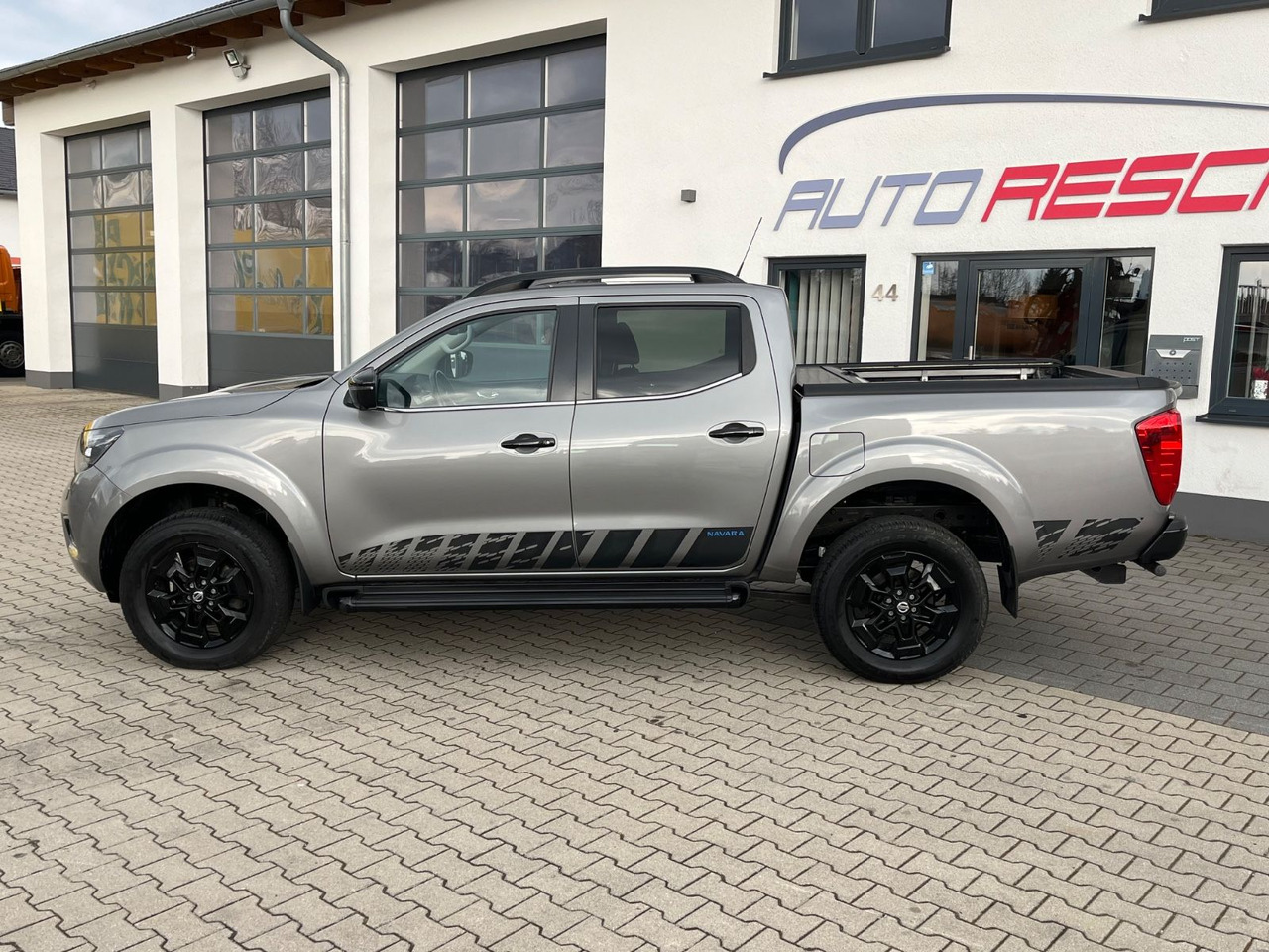 Nissan Navara NP300 N-Guard Double Cab 4x4 - Внедорожник: фото 2 Nissan Navara NP300 N-Guard Double Cab 4x4 - Внедорожник: фото 2
