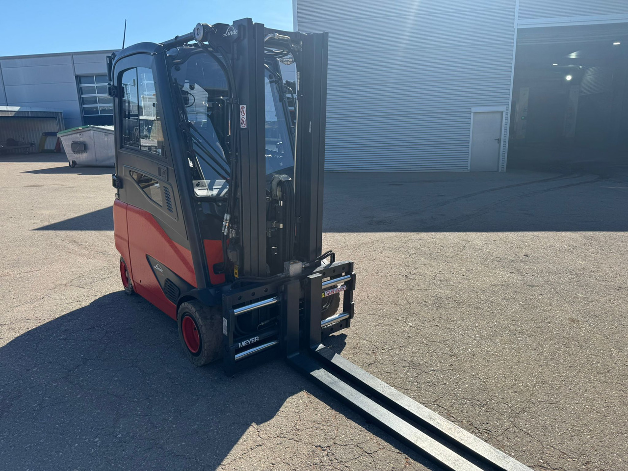 LINDE E20PHL-02 Elektro Triplex Kabine Heizung integriertes Ladegerät - Электропогрузчик: фото 2 LINDE E20PHL-02 Elektro Triplex Kabine Heizung integriertes Ladegerät - Электропогрузчик: фото 2
