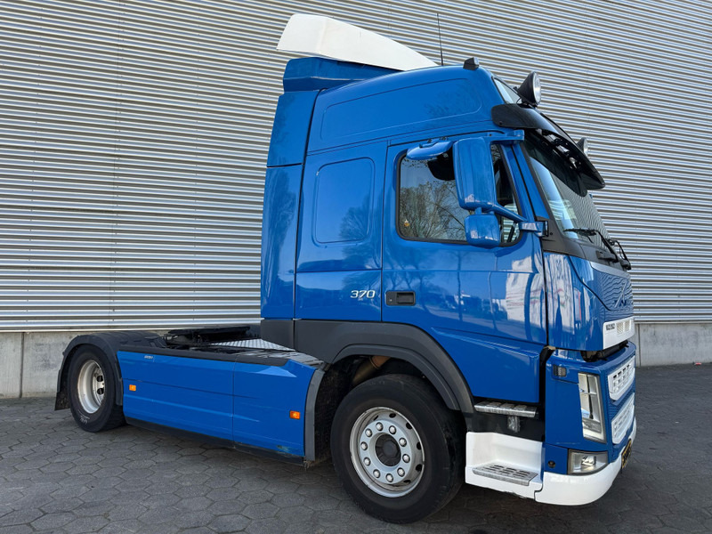 Volvo FM 370 / 2 Tanks / I-Shift / NL Truck - Тягач: фото 2 Volvo FM 370 / 2 Tanks / I-Shift / NL Truck - Тягач: фото 2