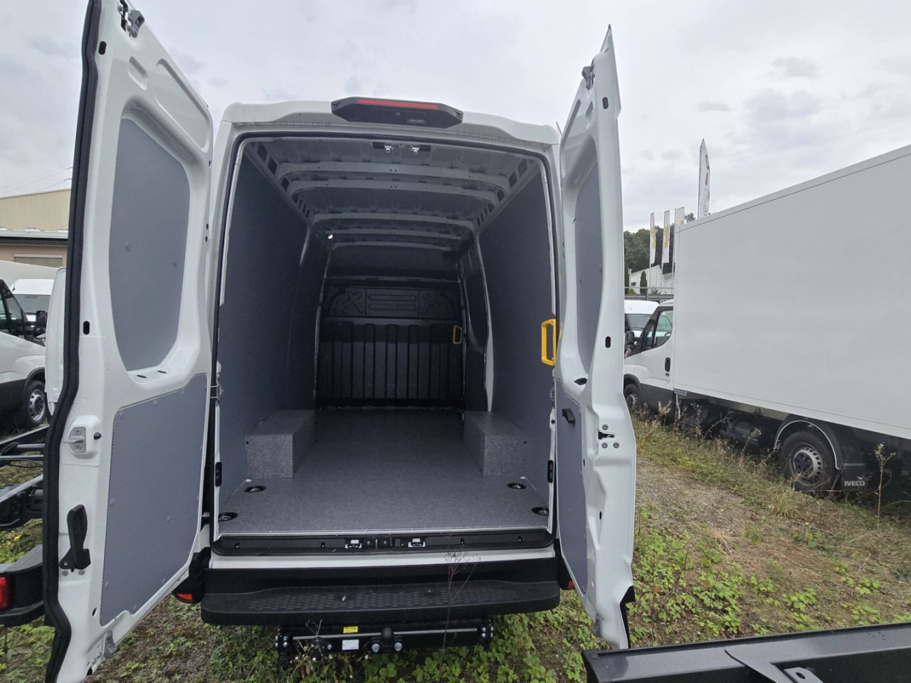 IVECO DAILY 35S14HA8 V -Tageseinlösung- - Цельнометаллический фургон: фото 4 IVECO DAILY 35S14HA8 V -Tageseinlösung- - Цельнометаллический фургон: фото 4