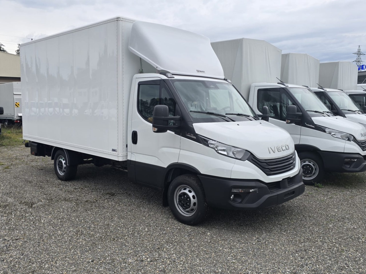 IVECO DAILY 35S18HA8 Koffer/Ladebordwand - Грузовик-шасси: фото 1 IVECO DAILY 35S18HA8 Koffer/Ladebordwand - Грузовик-шасси: фото 1