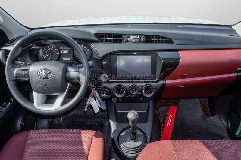Toyota Hilux 4X4 Double Cabin - Пикап, Грузопассажирский фургон: фото 4 Toyota Hilux 4X4 Double Cabin - Пикап, Грузопассажирский фургон: фото 4
