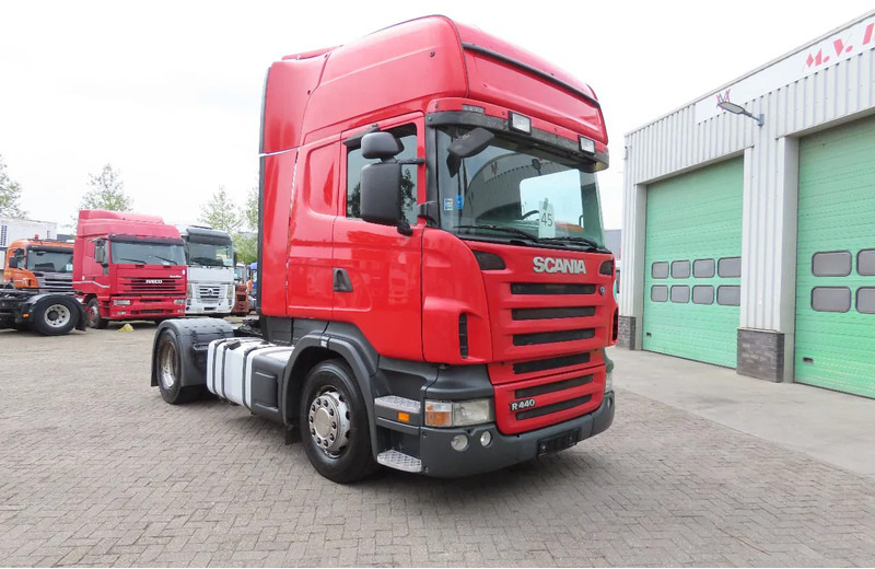 Scania R440 2 tanks Frigo, 95% tires, 927381km, good chassis - Тягач: фото 1 Scania R440 2 tanks Frigo, 95% tires, 927381km, good chassis - Тягач: фото 1