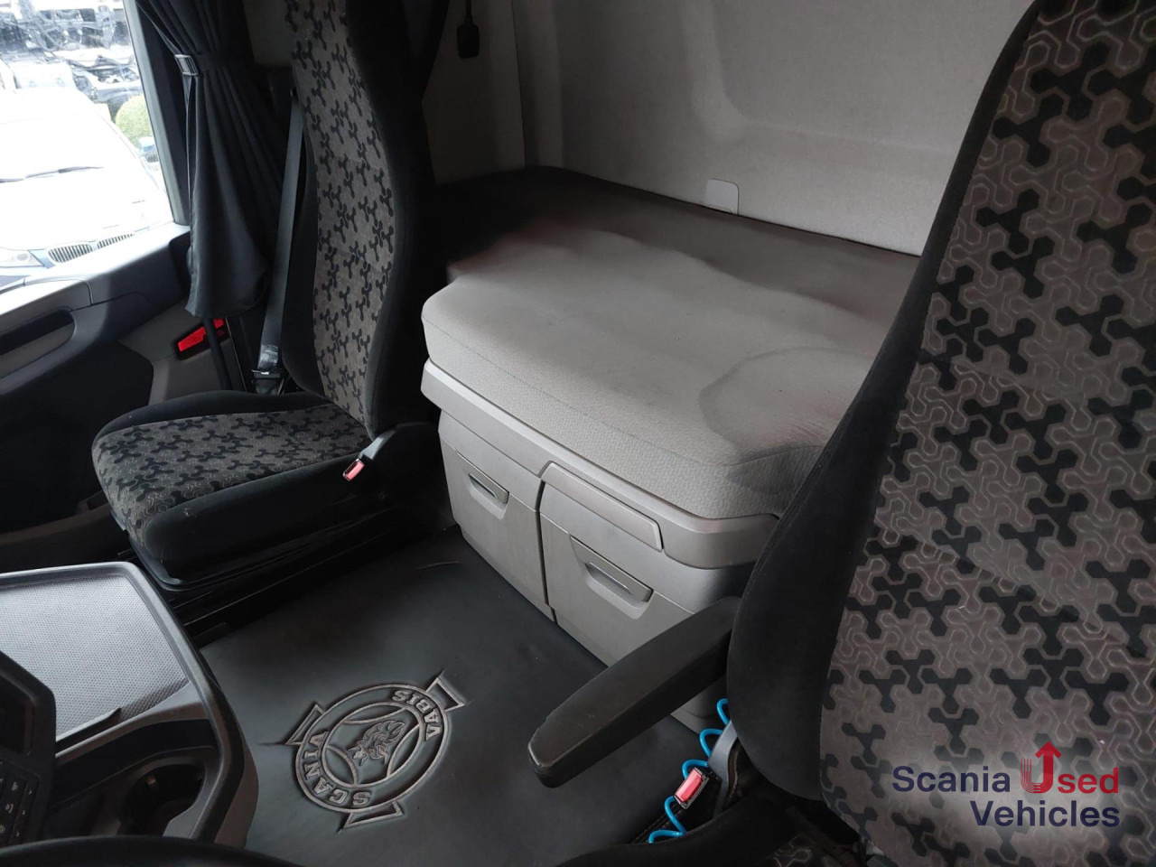 SCANIA R 450 A4x2EB Highline Low Deck - Тягач: фото 4 SCANIA R 450 A4x2EB Highline Low Deck - Тягач: фото 4