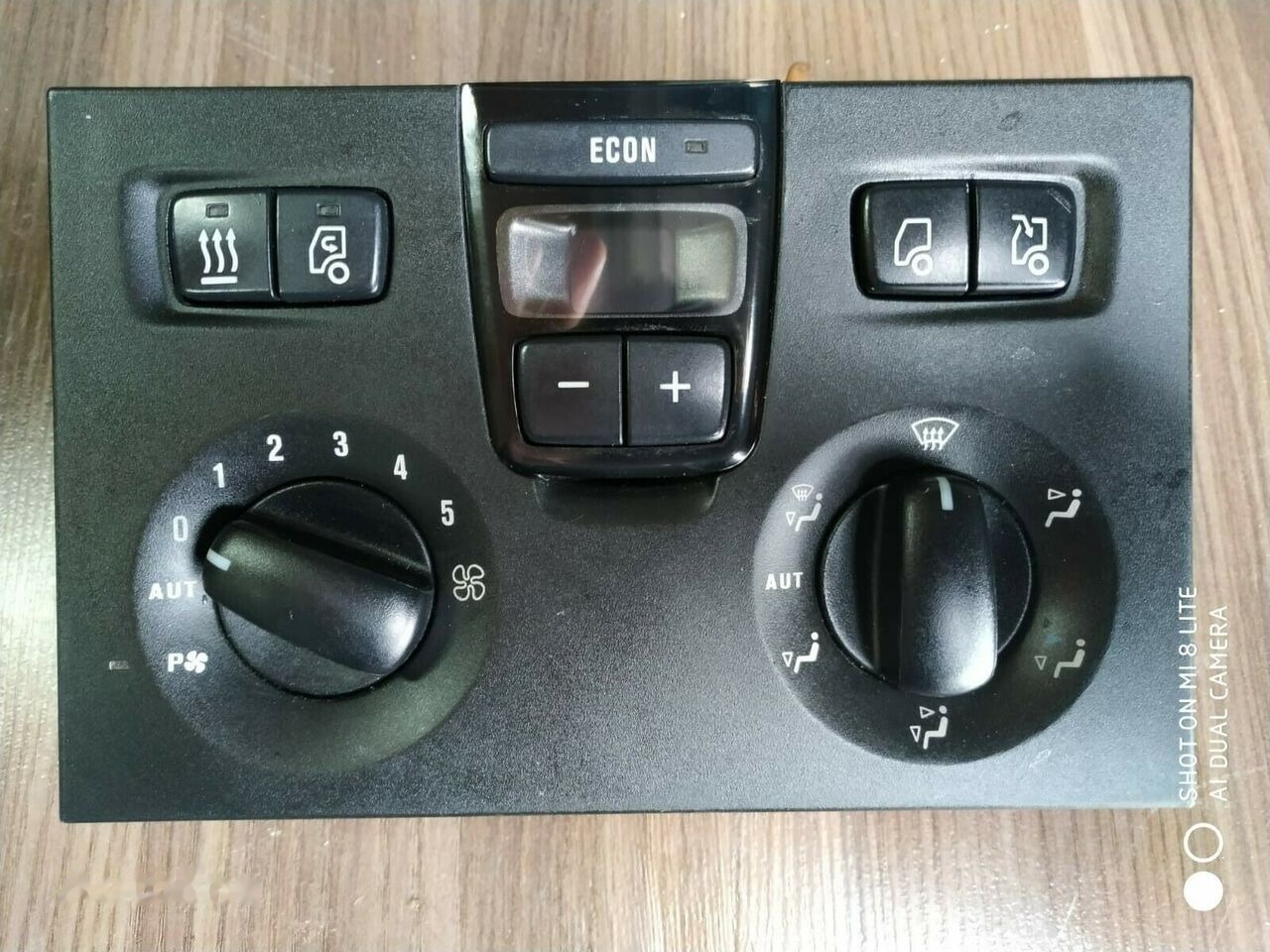 Scania HEATER CONTROLS WITH TWO KNOBS - Приборная панель для Грузовиков: фото 1 Scania HEATER CONTROLS WITH TWO KNOBS - Приборная панель для Грузовиков: фото 1