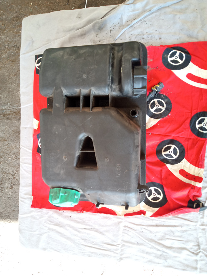 DAF XF106 - Расширительный бачок: фото 4 DAF XF106 - Расширительный бачок: фото 4