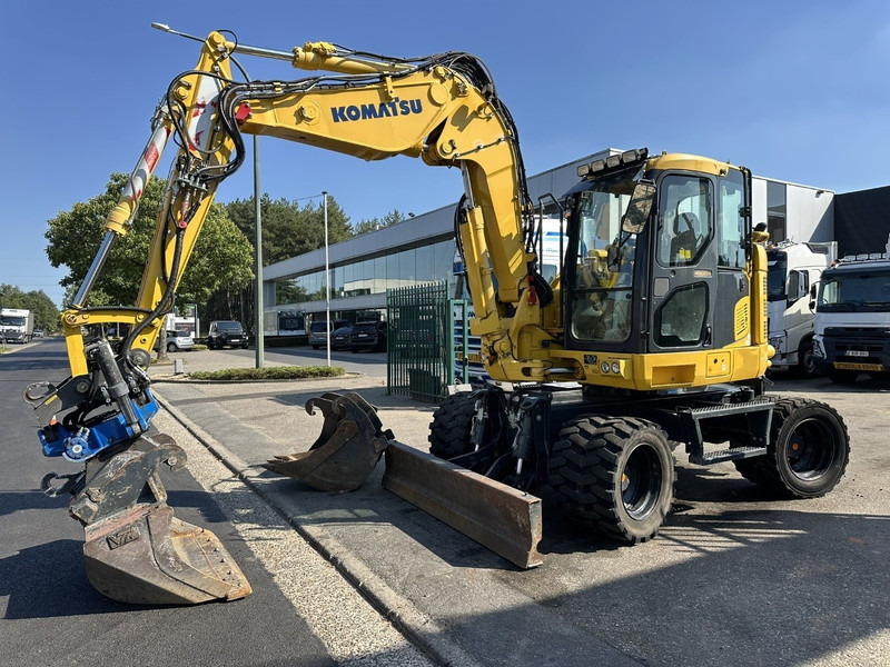 Komatsu PW 118 MR-11 14.3T - SMP ROTOTILT - *2413h* - CENTRAL GREASING - BLADE - 3 BUCKETS - TOP CONDITION - BE MACHINE - Колёсный экскаватор: фото 2 Komatsu PW 118 MR-11 14.3T - SMP ROTOTILT - *2413h* - CENTRAL GREASING - BLADE - 3 BUCKETS - TOP CONDITION - BE MACHINE - Колёсный экскаватор: фото 2