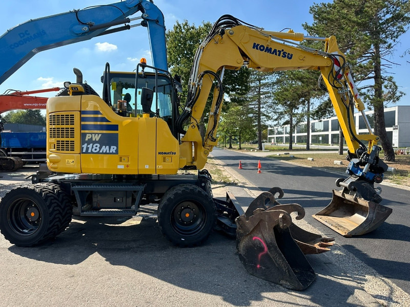 Komatsu PW 118 MR-11 14.3T - SMP ROTOTILT - *2413h* - CENTRAL GREASING - BLADE - 3 BUCKETS - TOP CONDITION - BE MACHINE - Колёсный экскаватор: фото 5 Komatsu PW 118 MR-11 14.3T - SMP ROTOTILT - *2413h* - CENTRAL GREASING - BLADE - 3 BUCKETS - TOP CONDITION - BE MACHINE - Колёсный экскаватор: фото 5