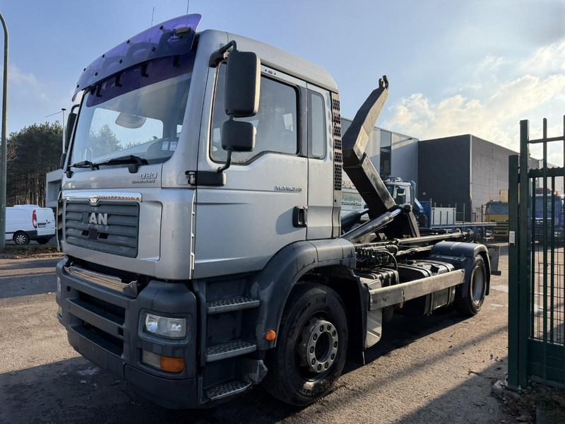 MAN TGA 18.350 4x2 19T HOOKLIFT / ABROLLKIPPER / GANCHO / AMPLIROL - EURO 3 - AS TRONIC AUTOMATIC - Крюковой мультилифт: фото 3 MAN TGA 18.350 4x2 19T HOOKLIFT / ABROLLKIPPER / GANCHO / AMPLIROL - EURO 3 - AS TRONIC AUTOMATIC - Крюковой мультилифт: фото 3
