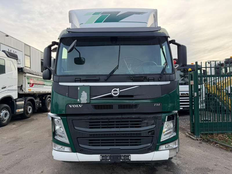 Volvo FM 330 6x2 CLOSED BOX / KOFFER 9m10 - LIFT + STEERING AXLE - *ENGINE / GEARBOX / CHASSIS = OK* - 300.000km - TUV 09/2026 - BE TRUCK - Грузовик с закрытым кузовом: фото 2 Volvo FM 330 6x2 CLOSED BOX / KOFFER 9m10 - LIFT + STEERING AXLE - *ENGINE / GEARBOX / CHASSIS = OK* - 300.000km - TUV 09/2026 - BE TRUCK - Грузовик с закрытым кузовом: фото 2