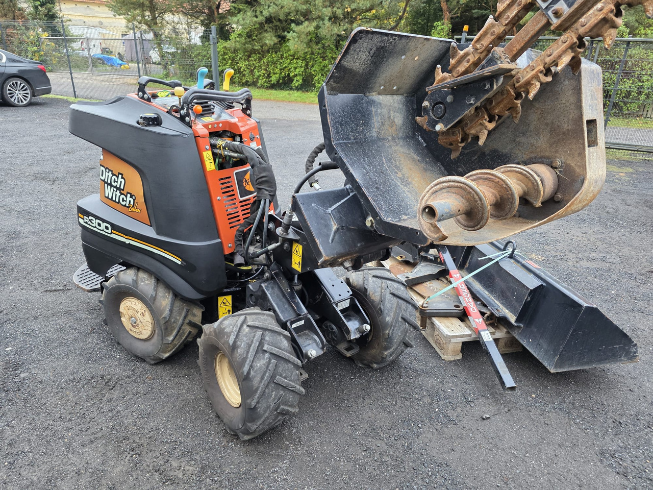 Ditch Witch R300 - Мини-экскаватор: фото 5 Ditch Witch R300 - Мини-экскаватор: фото 5