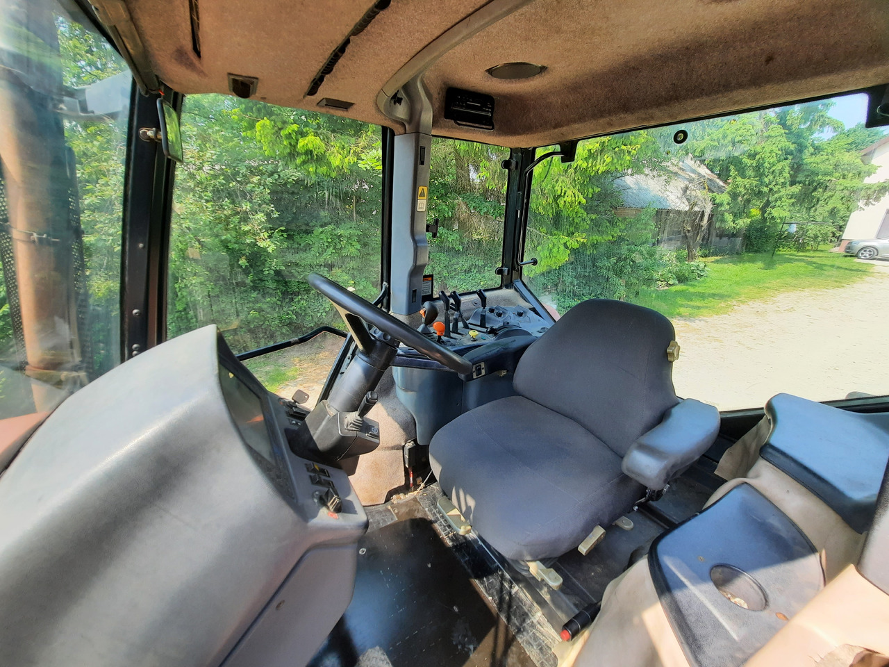 NEW HOLLAND G210 - Трактор: фото 2 NEW HOLLAND G210 - Трактор: фото 2