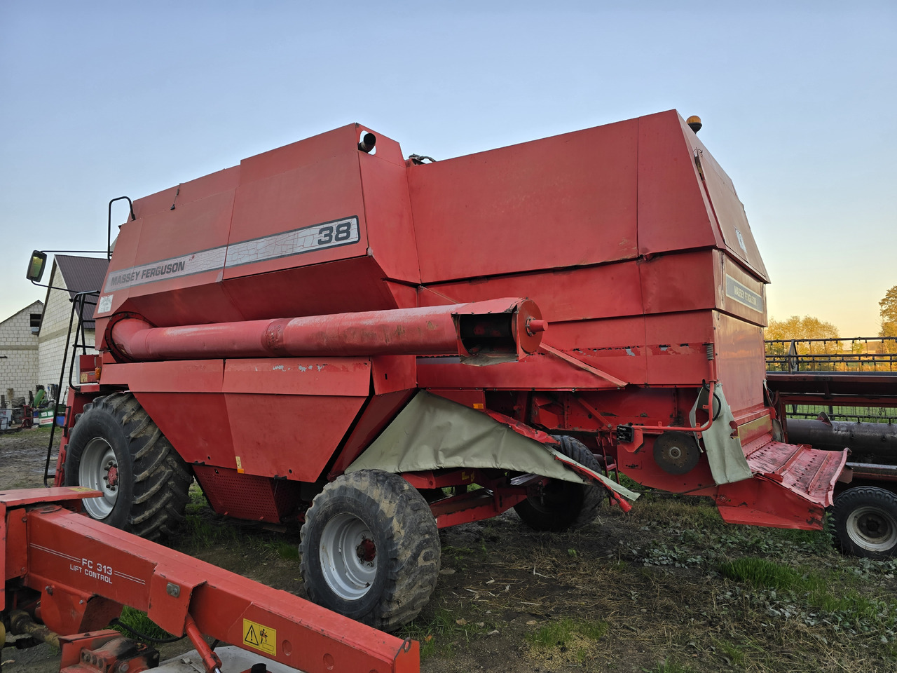 Massey-ferguson 38 - Зерноуборочный комбайн: фото 5 Massey-ferguson 38 - Зерноуборочный комбайн: фото 5