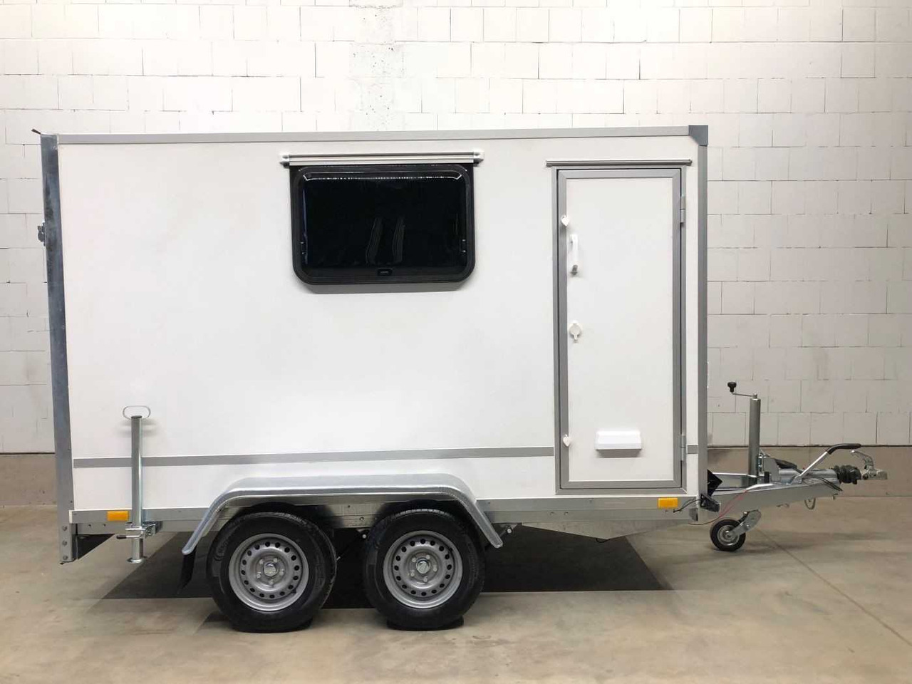 BLYSS F2030HTD Rampe Tür Fenster Kofferanhänger - Прицеп для мотоцикла: фото 5 BLYSS F2030HTD Rampe Tür Fenster Kofferanhänger - Прицеп для мотоцикла: фото 5