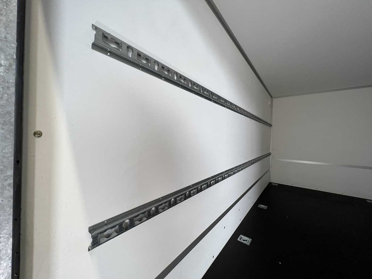 Новый Прицеп-фургон BLYSS F2736HTD Rampe Seitentür Kofferanhänger: фото 13